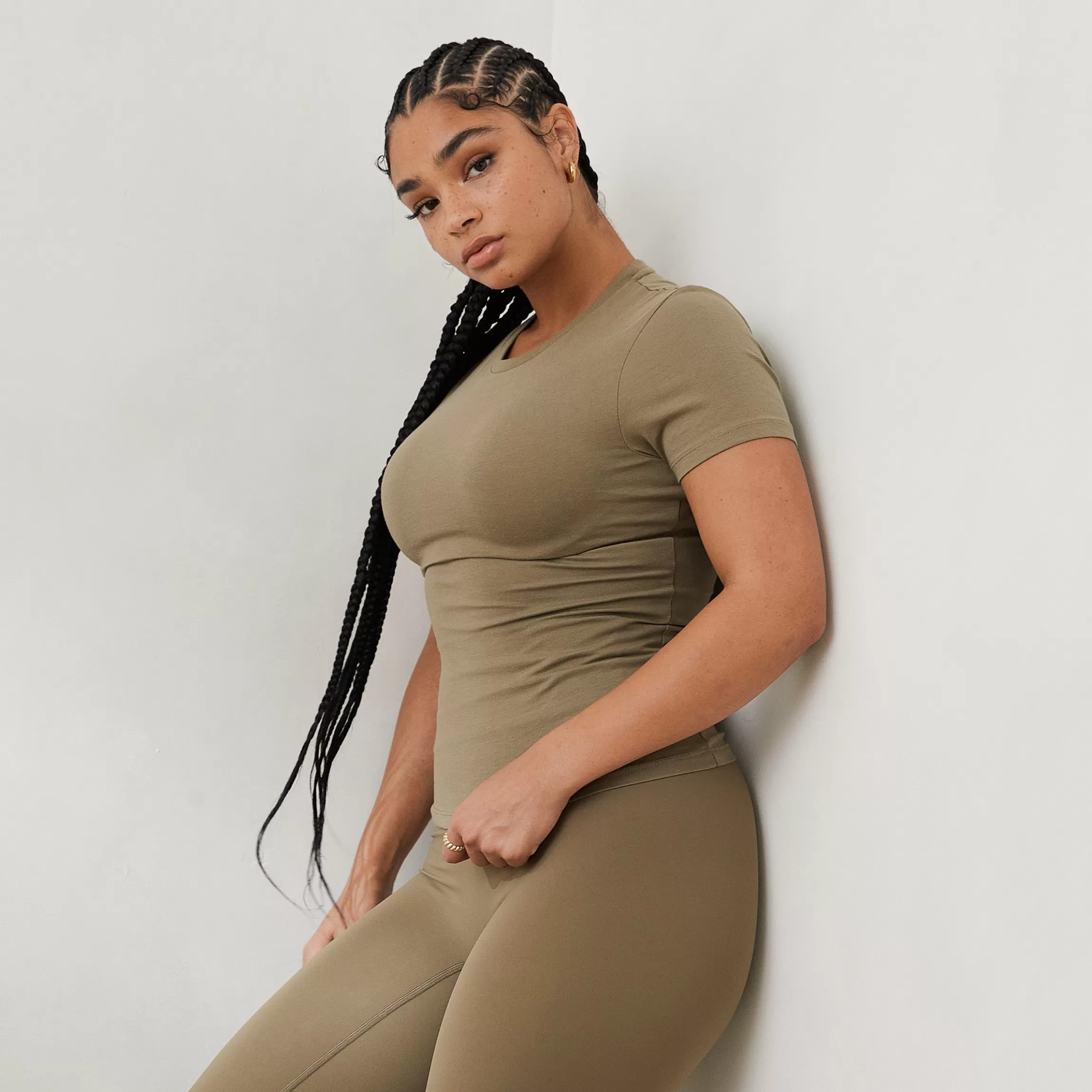 Lounge Essential Getailleerd T-Shirt met Korte Mouwen - Olijf Best Sale