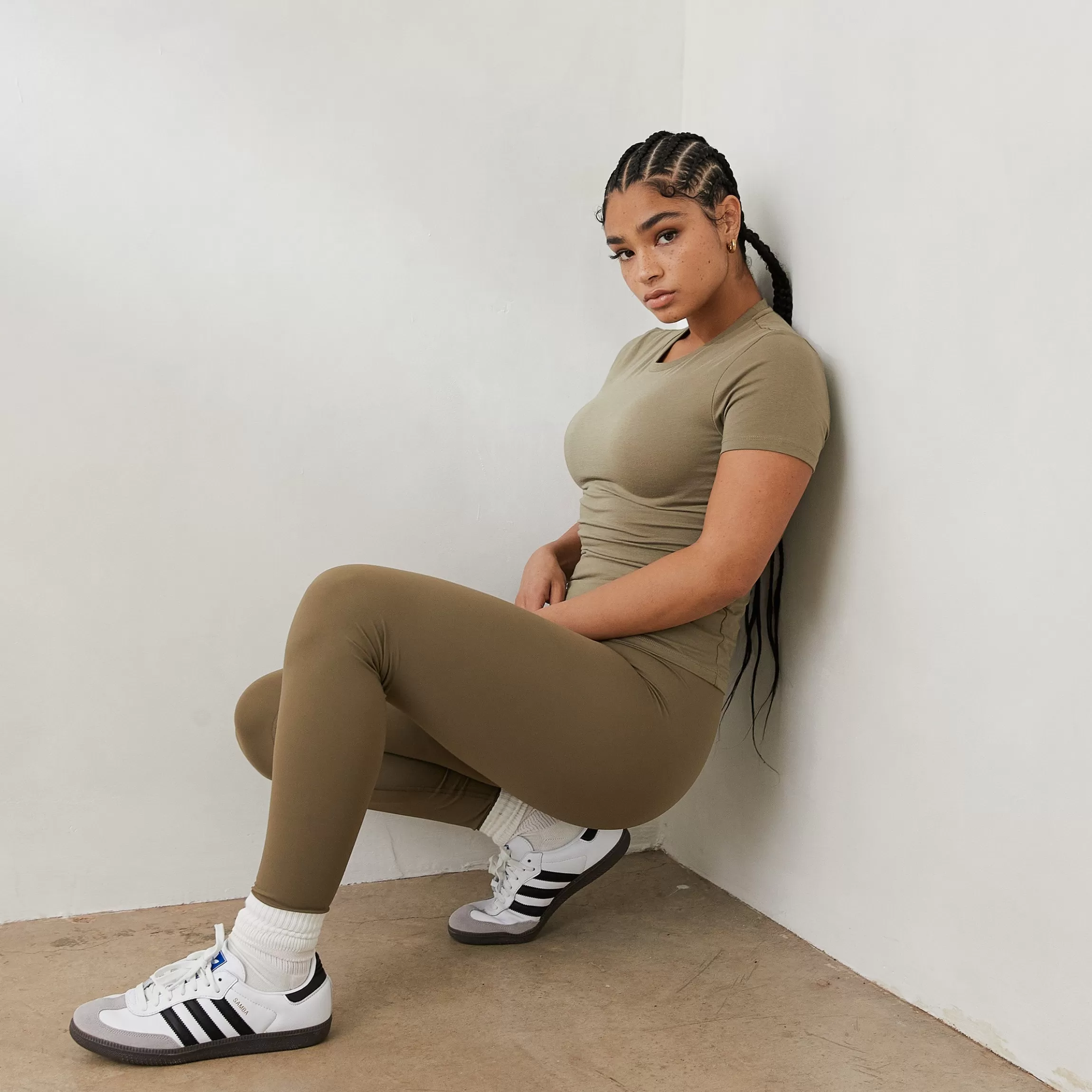 Lounge Essential Getailleerd T-Shirt met Korte Mouwen - Olijf Best Sale