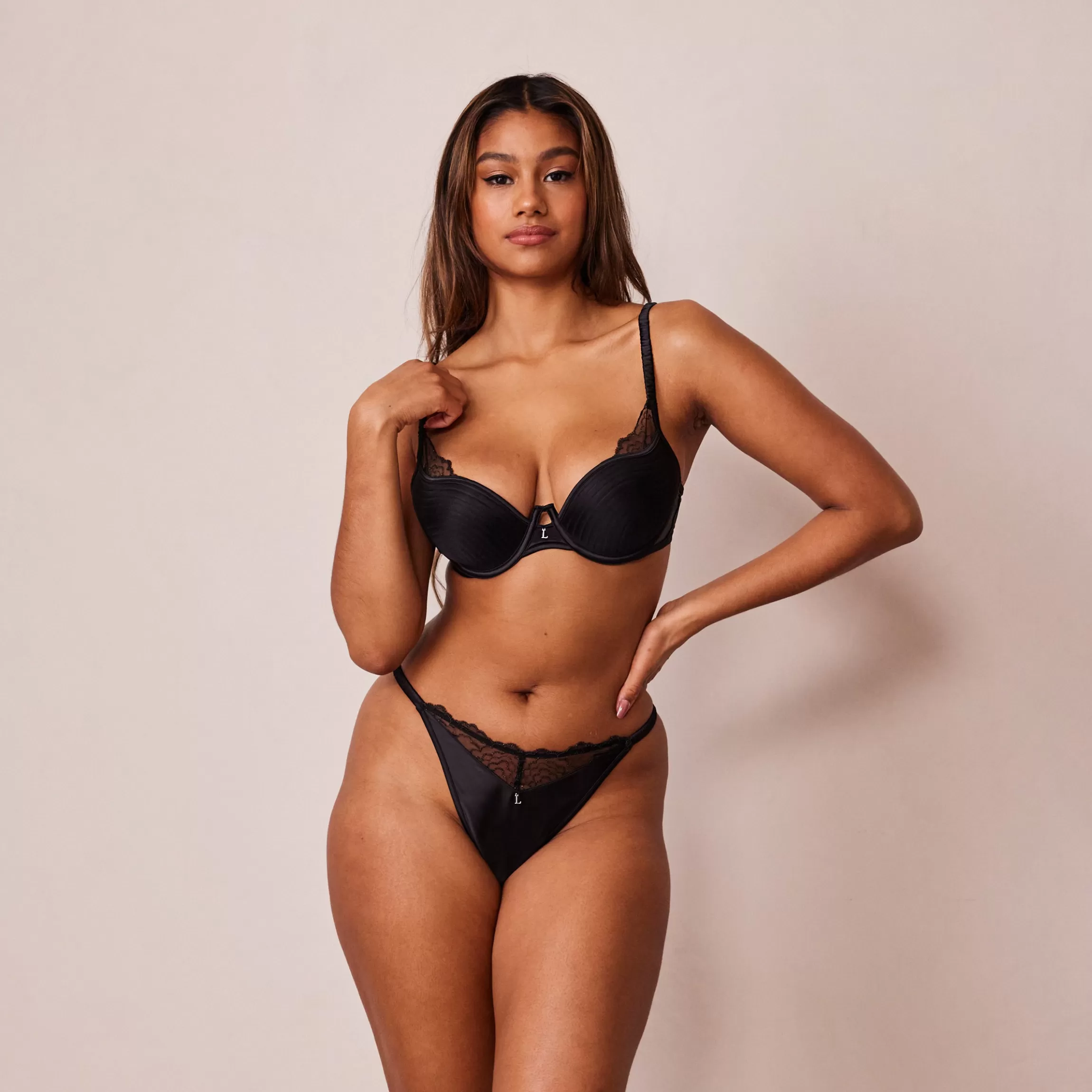 Lounge Quilted Lace Balcony BH & G-string/Slip Set - Zwart Clearance