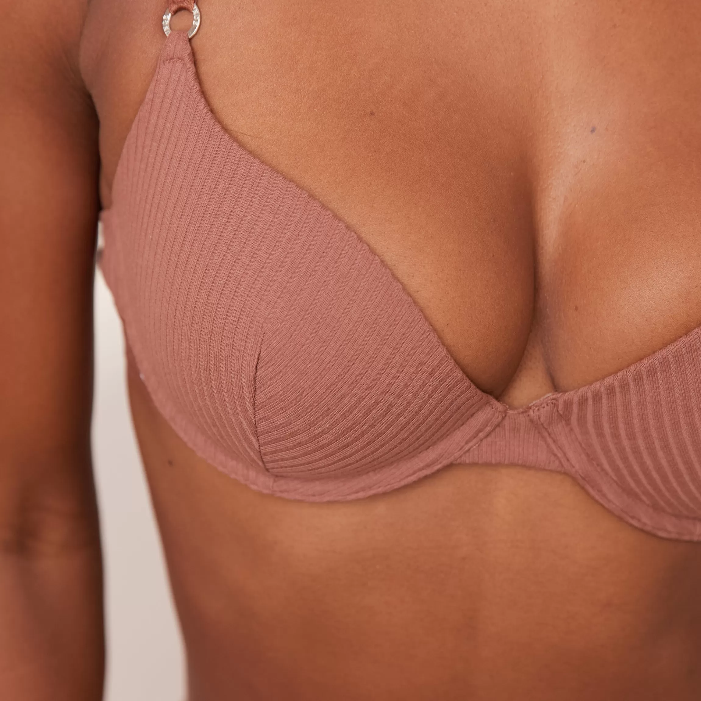 Lounge Ultra Comfort Ribbed T-Shirt BH & String Set - Mokka Outlet